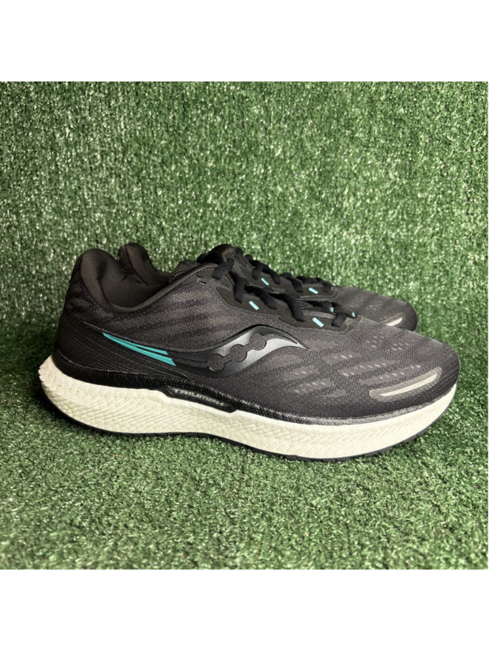 NEW Saucony Women's Triumph 19 Black White Running Sneakers Shoes Size 11.5 WIDE